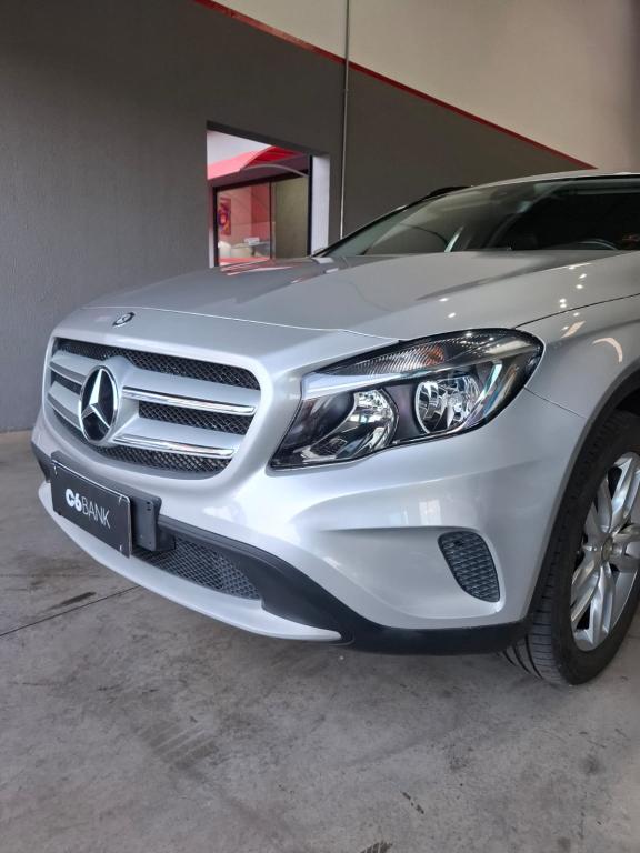 MERCEDES-BENZ GLA 200 - Foto