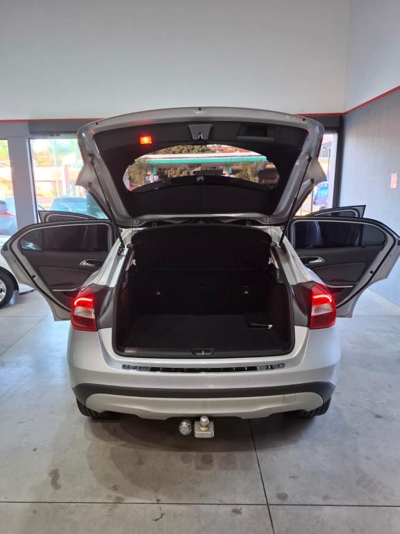 MERCEDES-BENZ GLA 200 - Foto