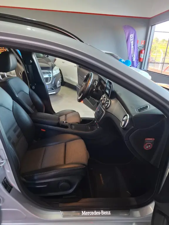MERCEDES-BENZ GLA 200 - Foto