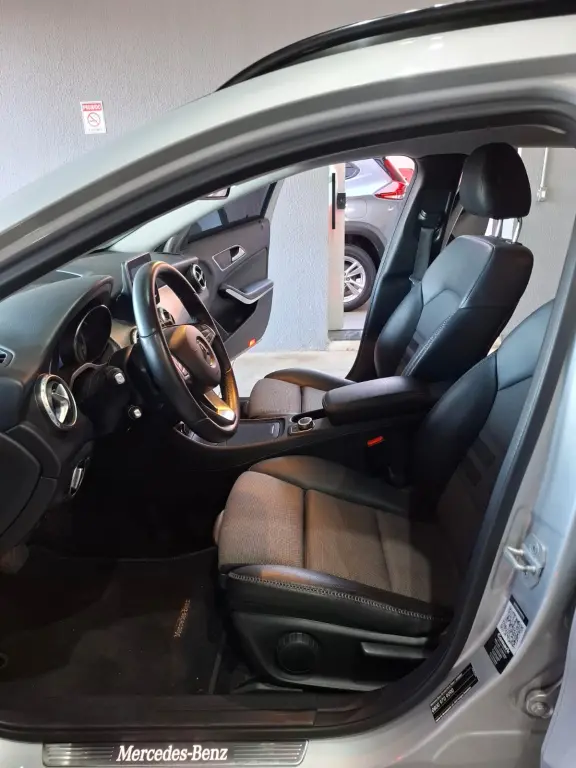 MERCEDES-BENZ GLA 200 - Foto