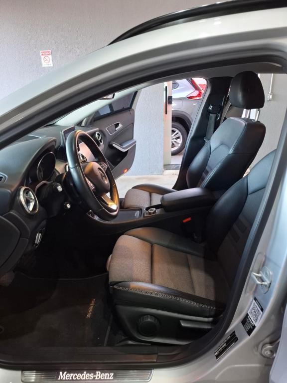 MERCEDES-BENZ GLA 200 - Foto