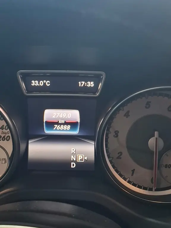 MERCEDES-BENZ GLA 200 - Foto