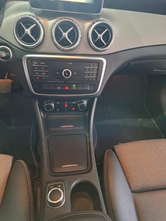 MERCEDES-BENZ GLA 200 - Foto