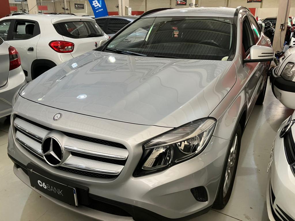 MERCEDES-BENZ GLA 200
