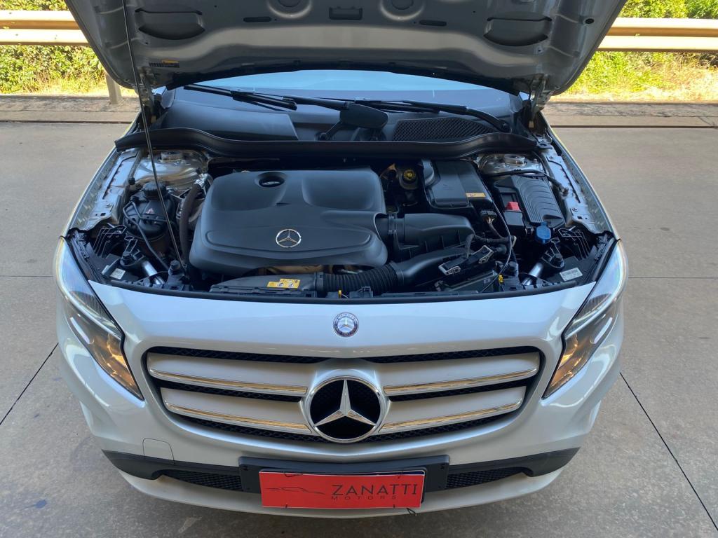 MERCEDES-BENZ GLA 200 - Foto