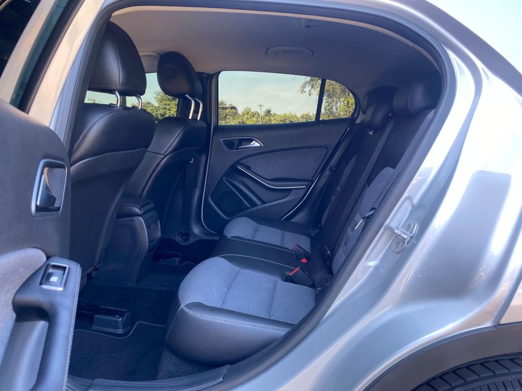 MERCEDES-BENZ GLA 200 - Foto
