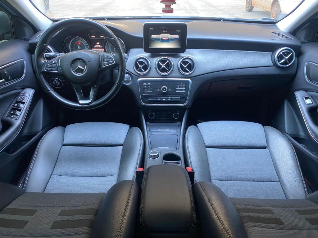 MERCEDES-BENZ GLA 200 - Foto