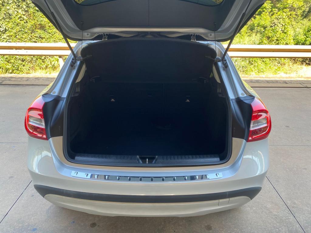 MERCEDES-BENZ GLA 200 - Foto