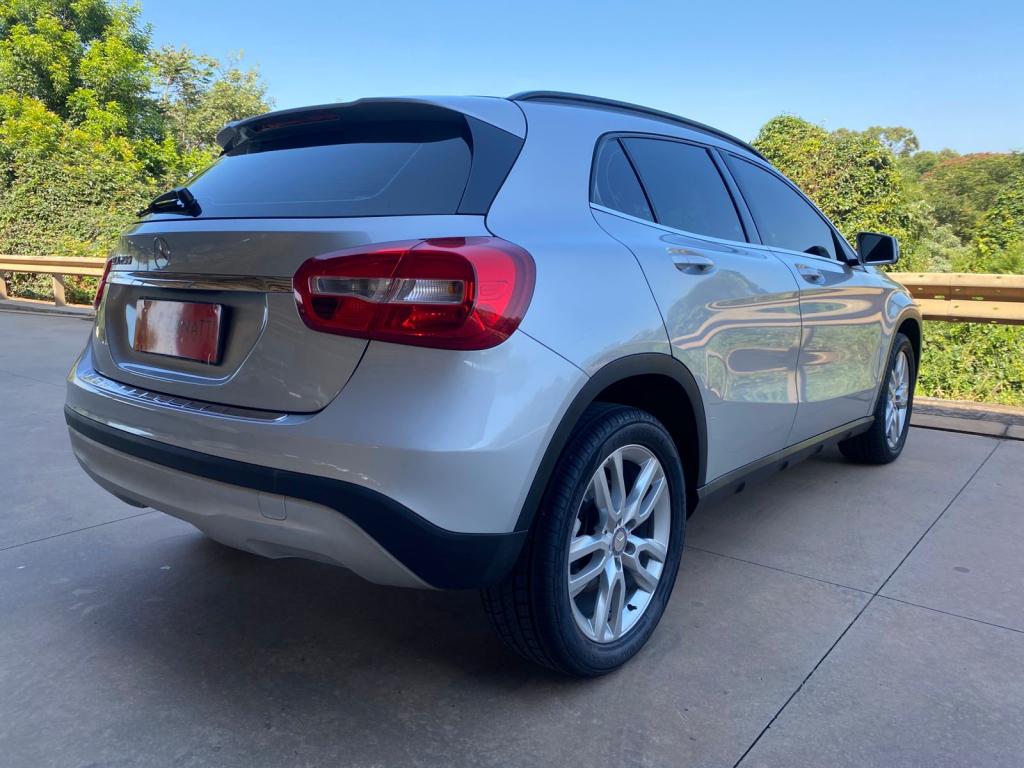 MERCEDES-BENZ GLA 200 - Foto