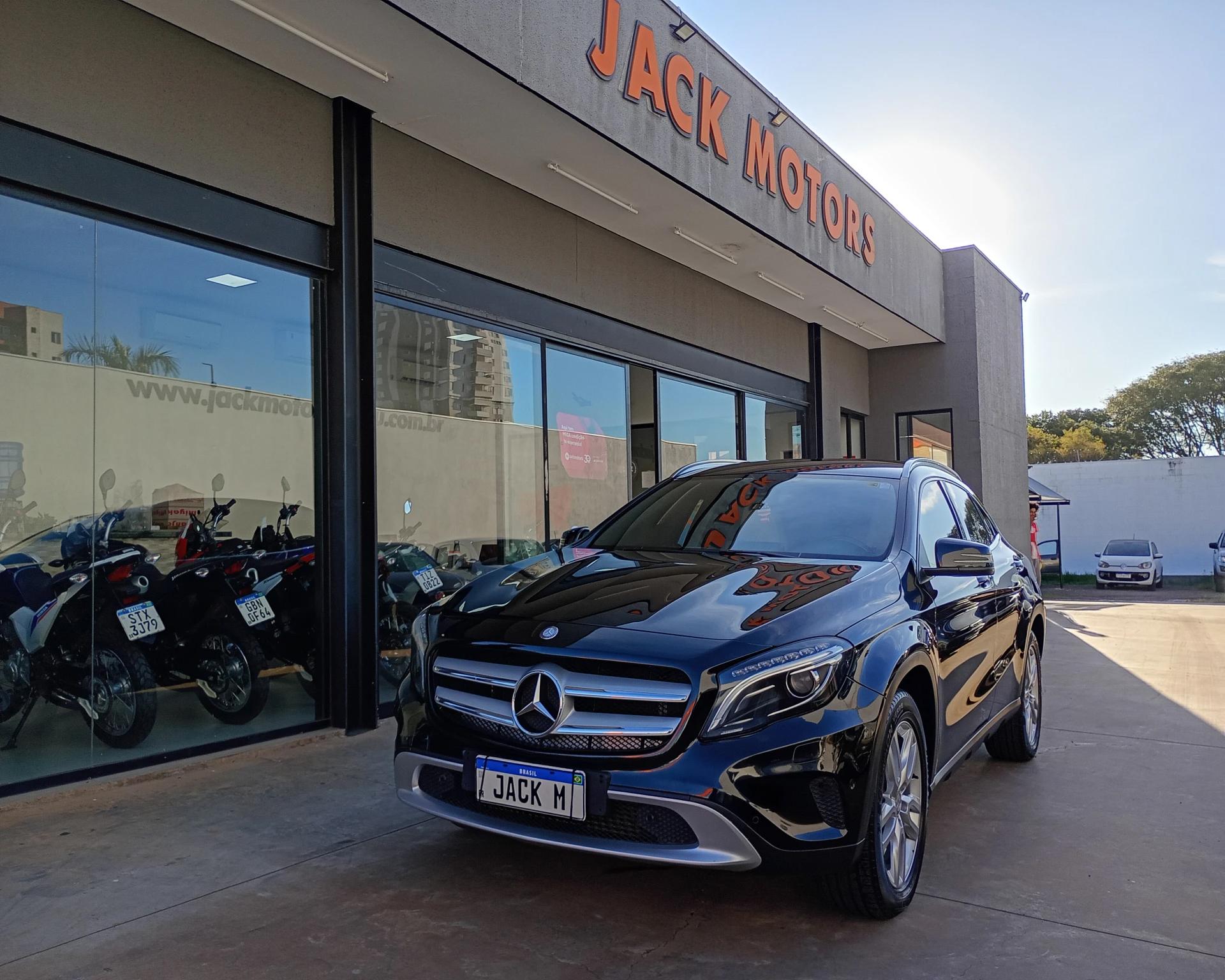 MERCEDES-BENZ GLA 200
