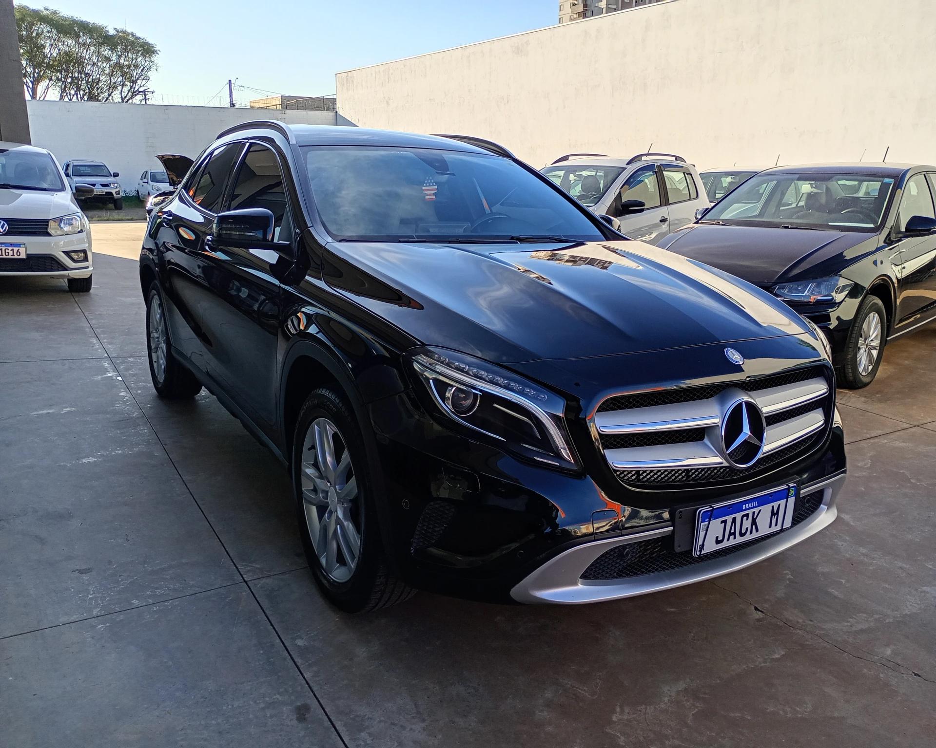 MERCEDES-BENZ GLA 200 - Foto