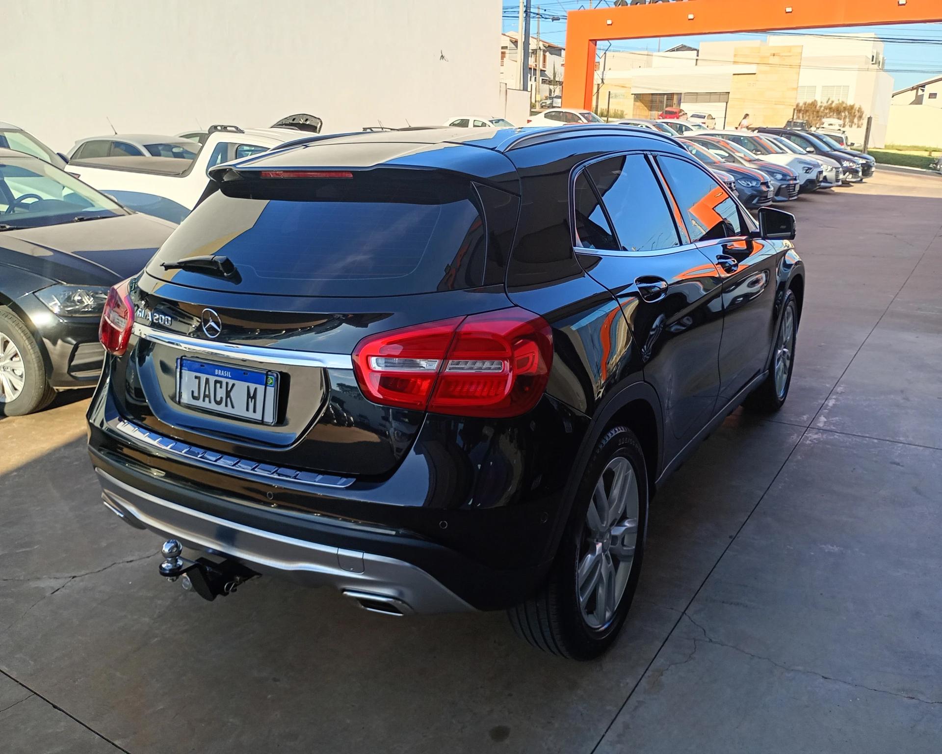 MERCEDES-BENZ GLA 200 - Foto