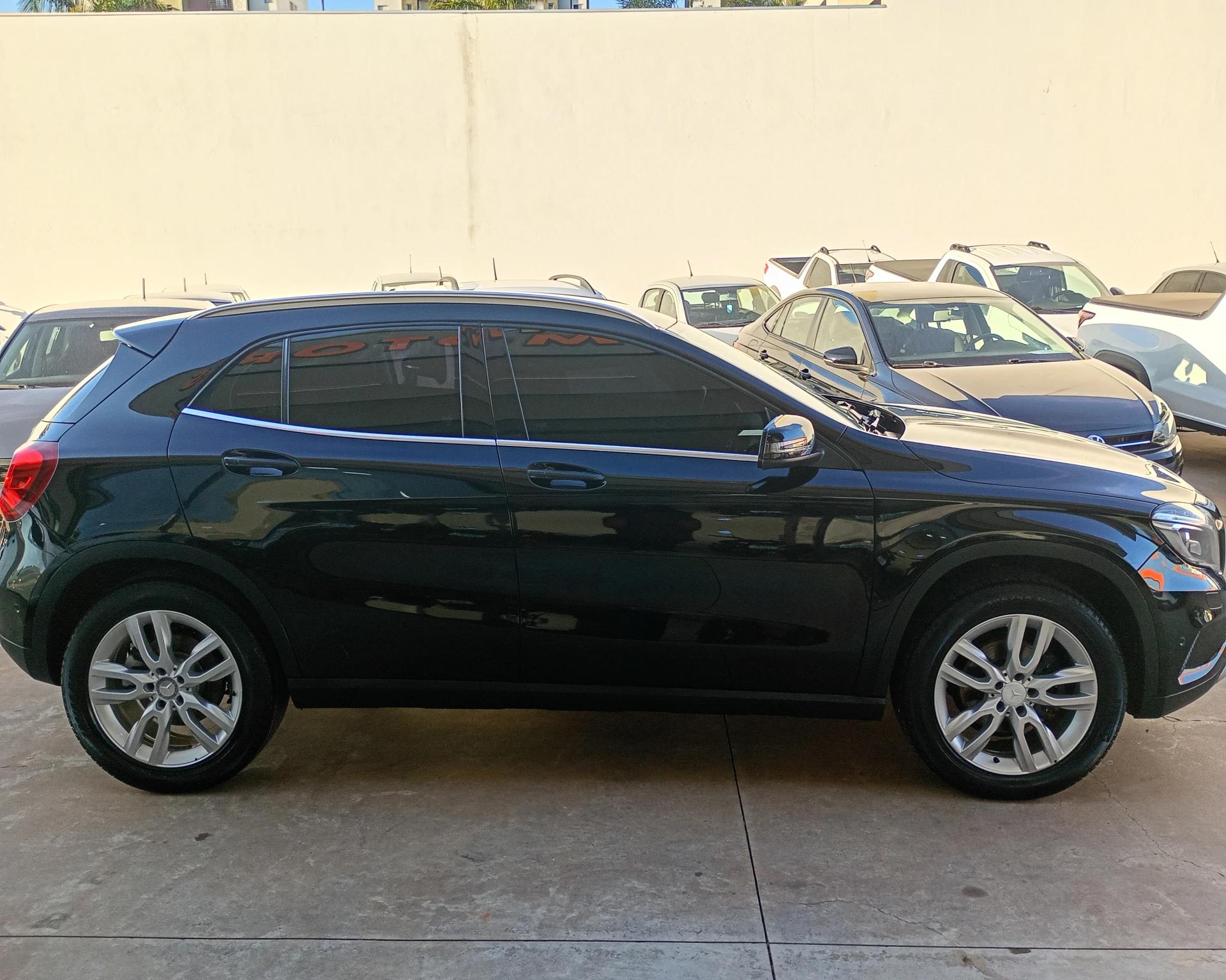 MERCEDES-BENZ GLA 200 - Foto
