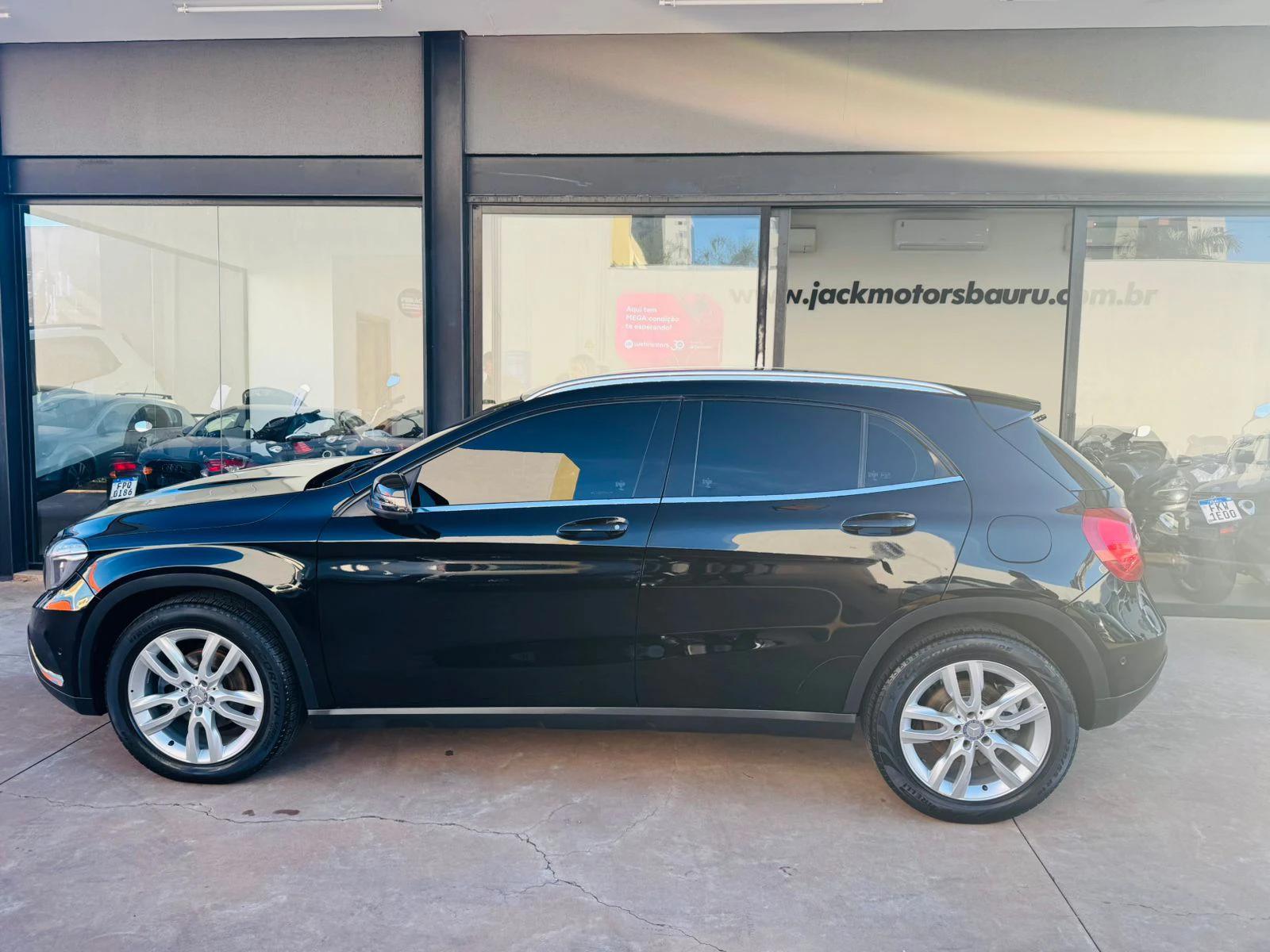 MERCEDES-BENZ GLA 200 - Foto