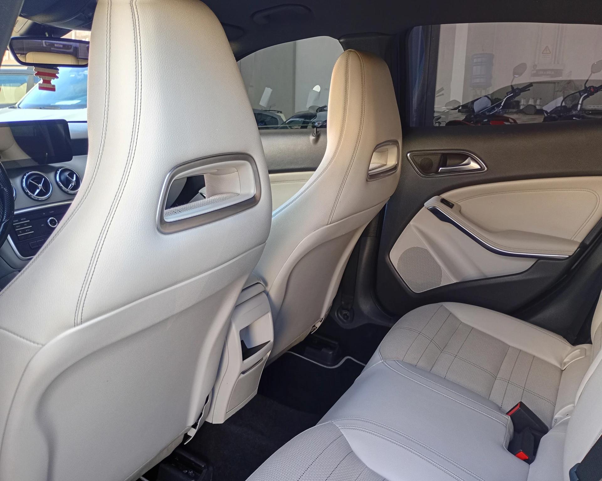 MERCEDES-BENZ GLA 200 - Foto