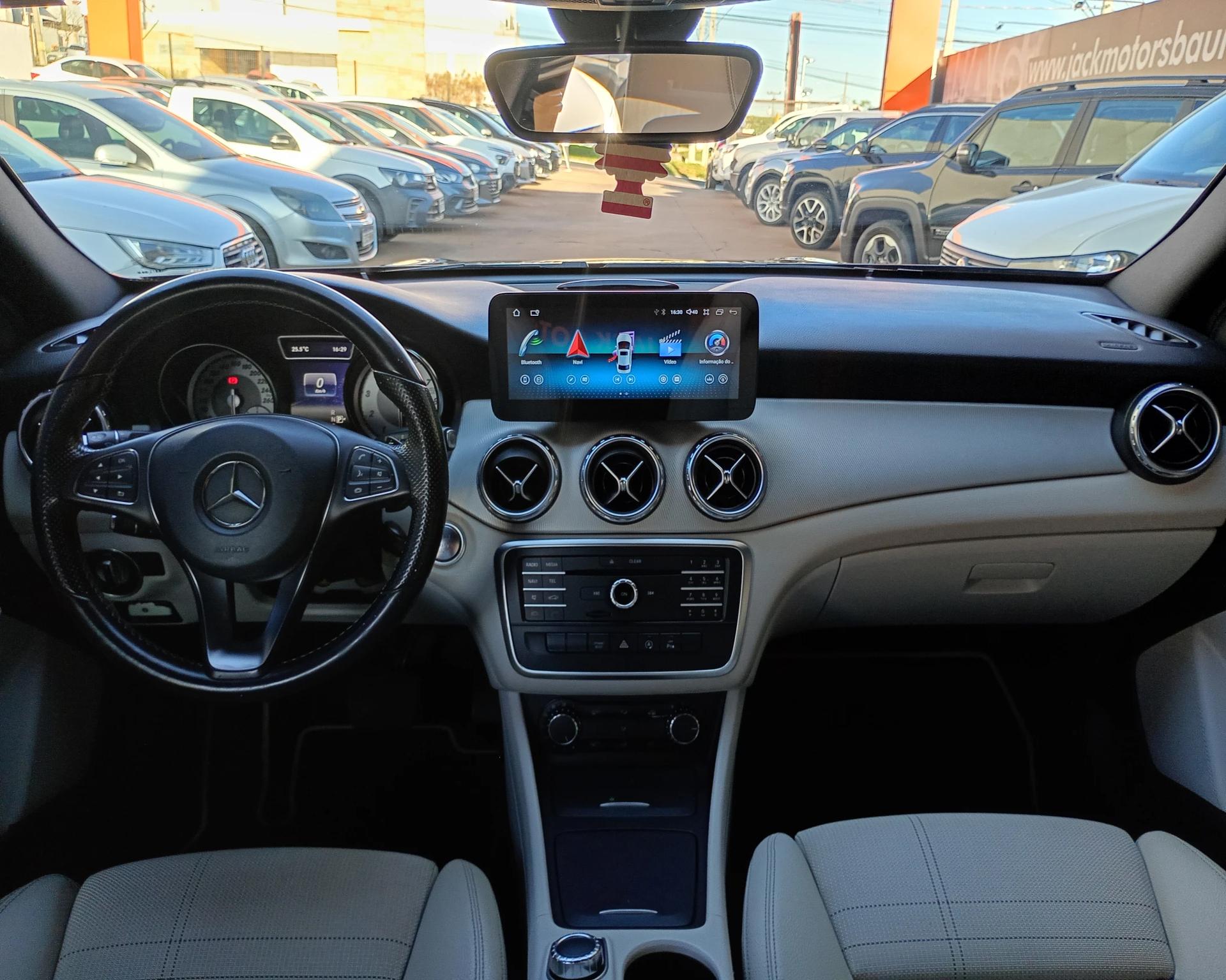 MERCEDES-BENZ GLA 200 - Foto