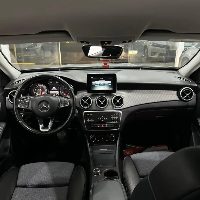 MERCEDES-BENZ GLA 200 - Foto