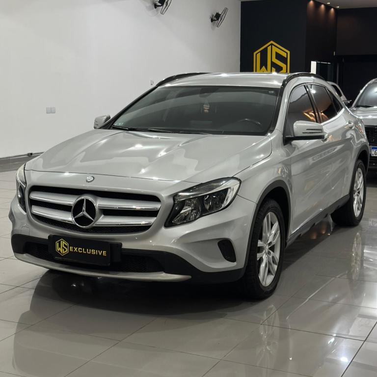 MERCEDES-BENZ GLA 200 - Foto
