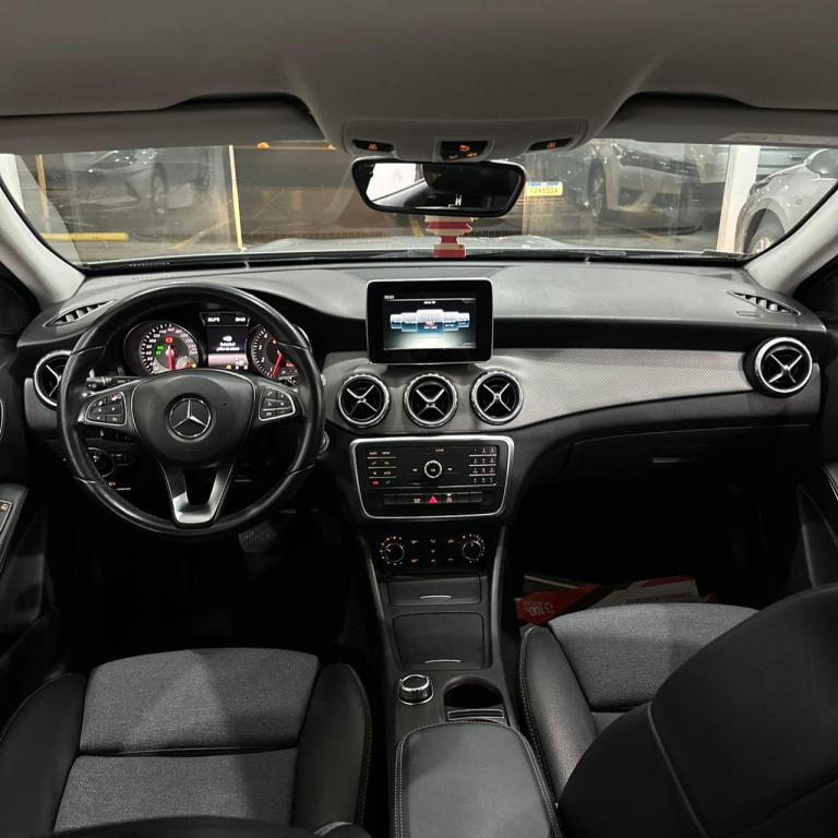 MERCEDES-BENZ GLA 200 - Foto