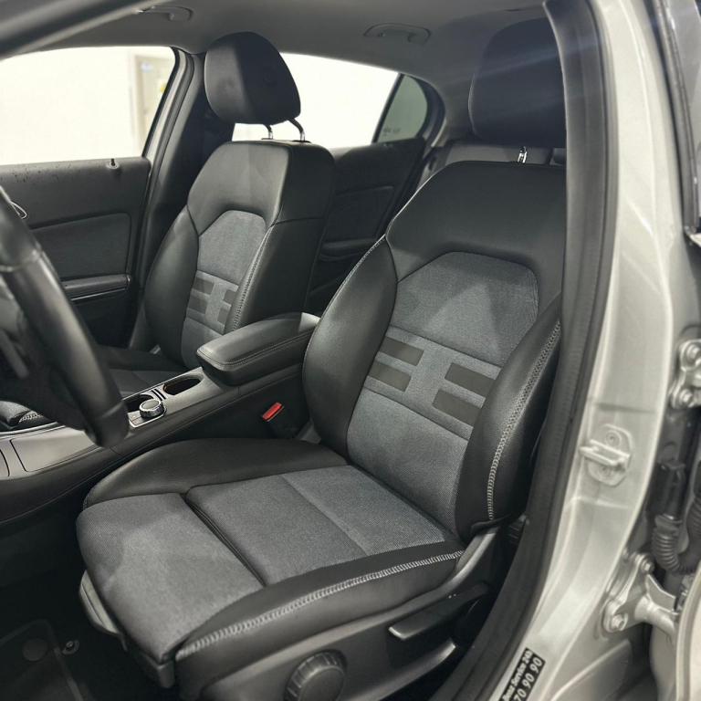 MERCEDES-BENZ GLA 200 - Foto