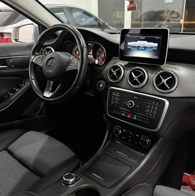 MERCEDES-BENZ GLA 200 - Foto