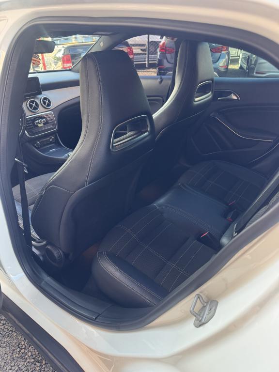 MERCEDES-BENZ GLA 200 - Foto