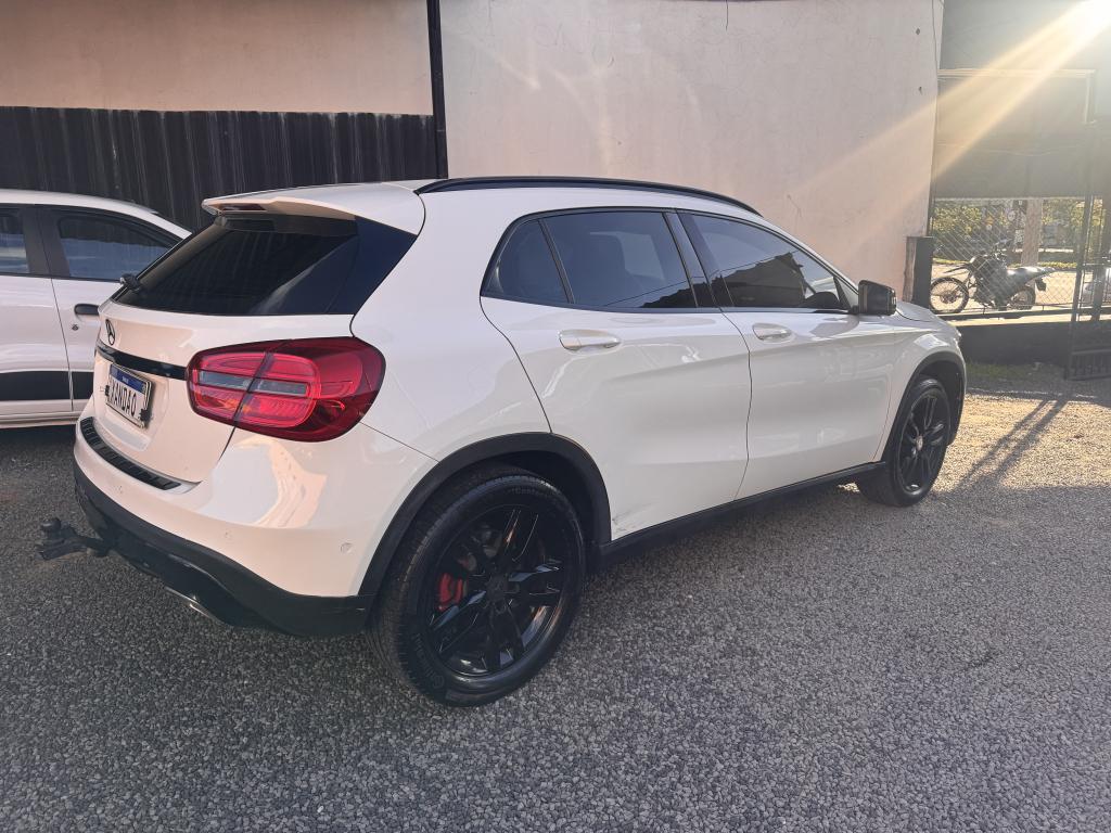 MERCEDES-BENZ GLA 200 - Foto