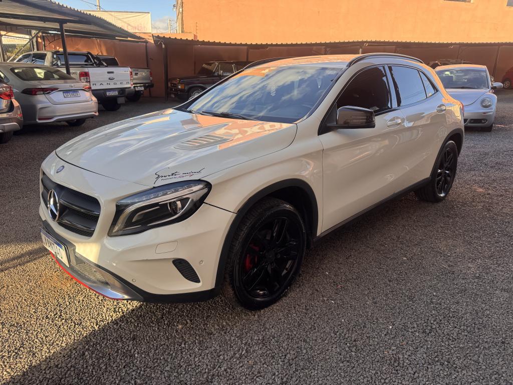 MERCEDES-BENZ GLA 200