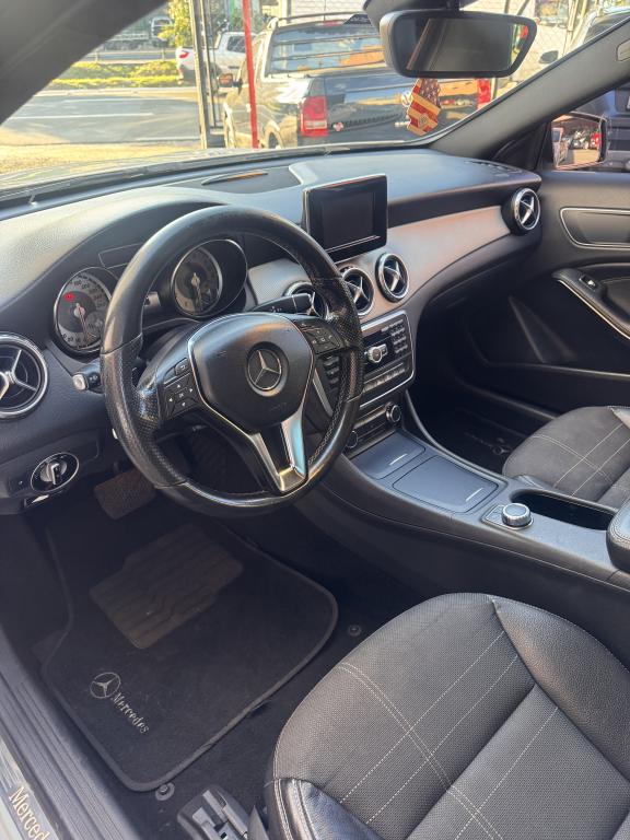 MERCEDES-BENZ GLA 200 - Foto