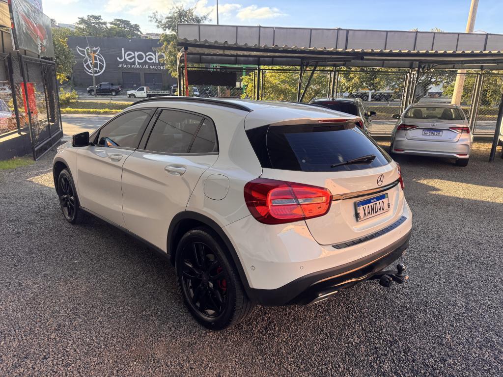 MERCEDES-BENZ GLA 200 - Foto