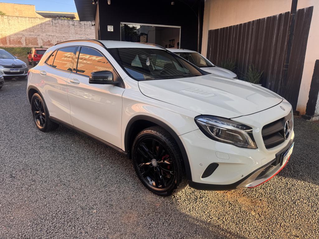 MERCEDES-BENZ GLA 200 - Foto