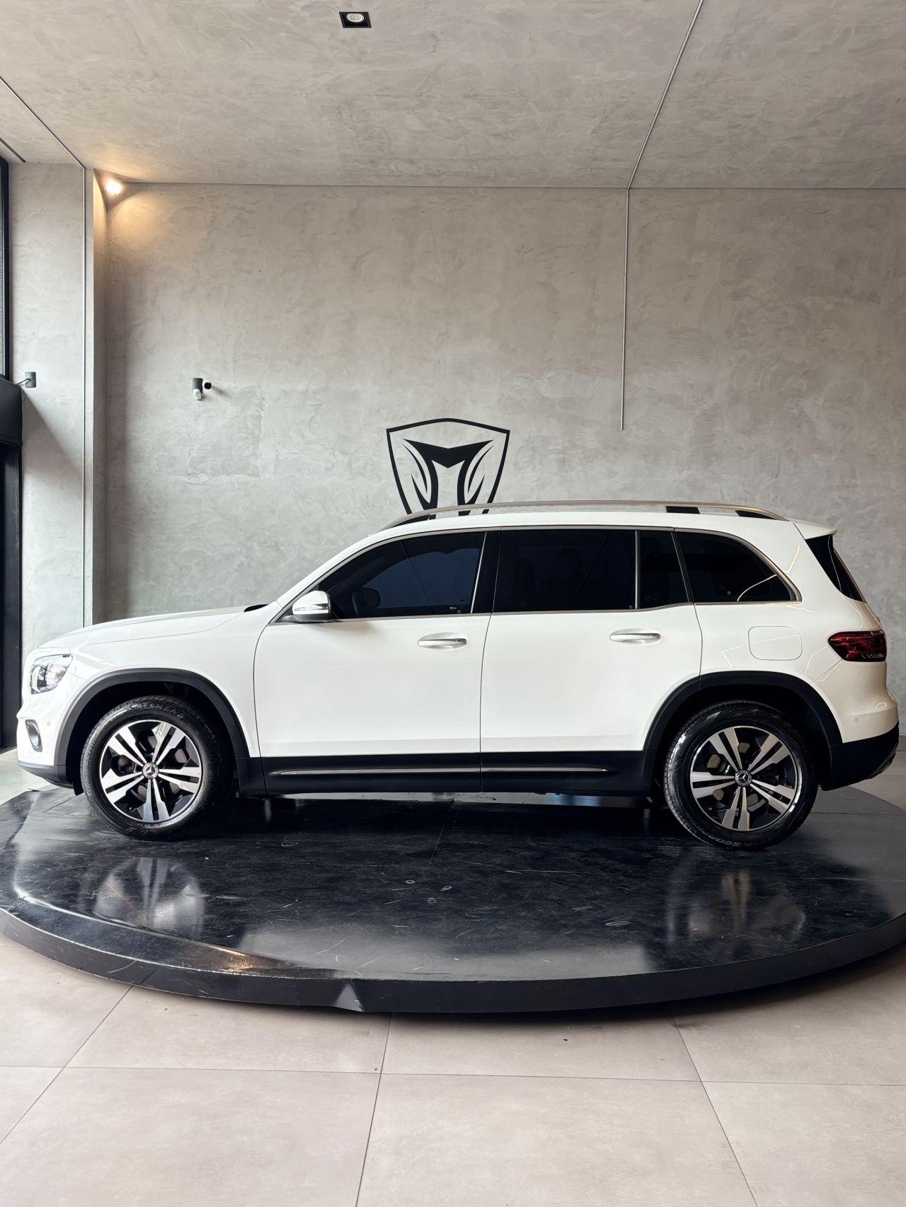 MERCEDES-BENZ GLB 200 - Foto