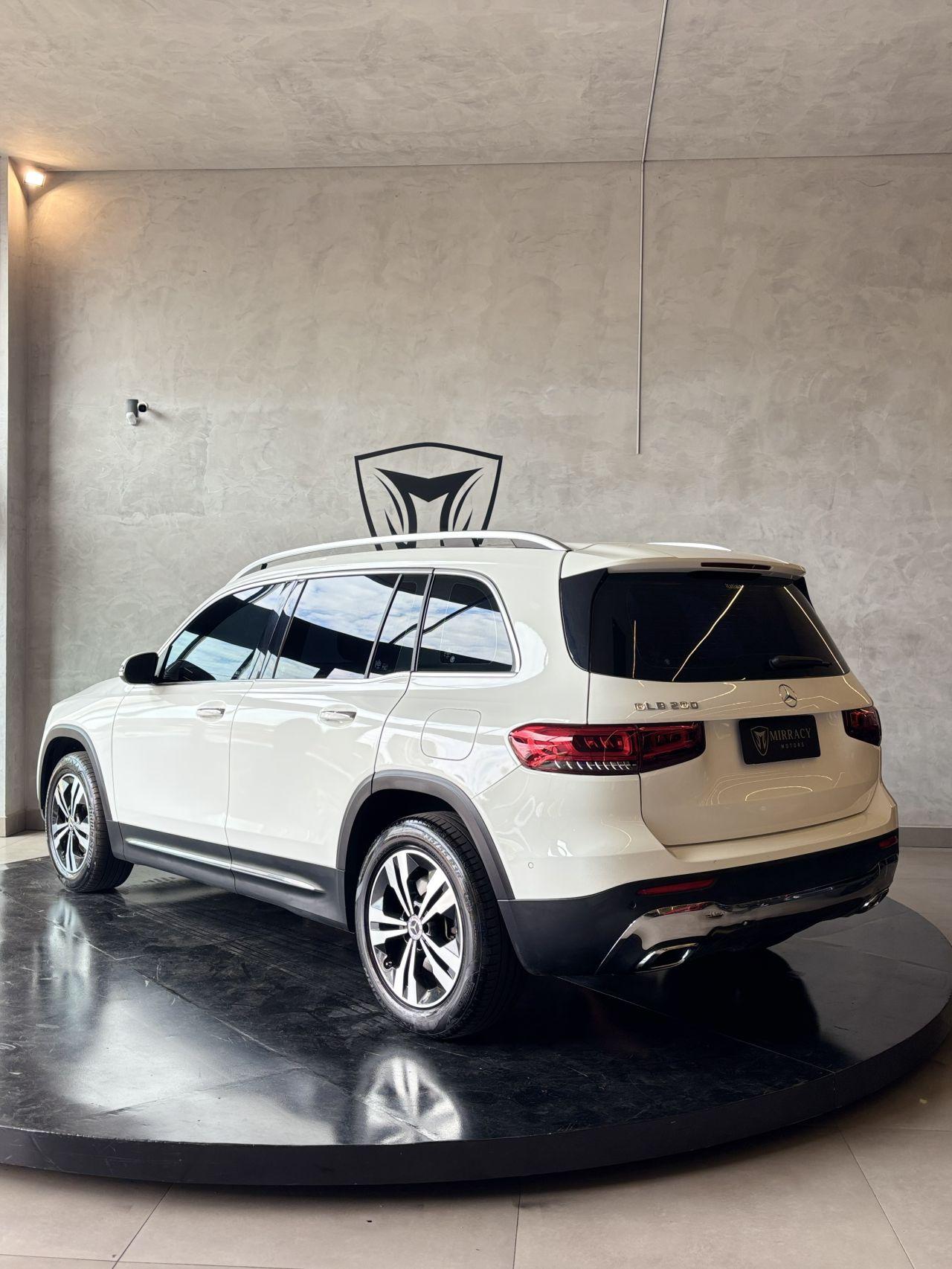 MERCEDES-BENZ GLB 200 - Foto