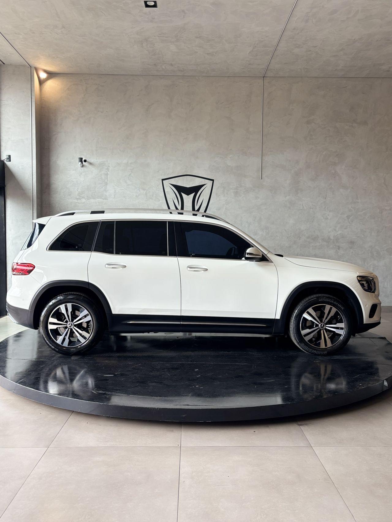 MERCEDES-BENZ GLB 200 - Foto