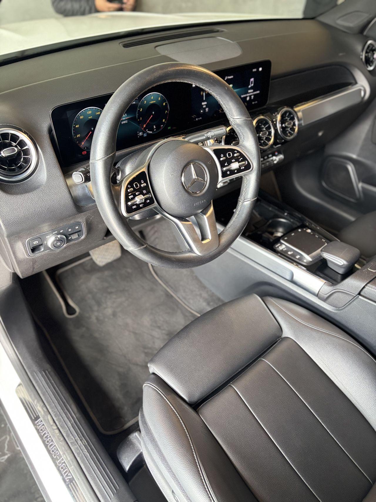 MERCEDES-BENZ GLB 200 - Foto