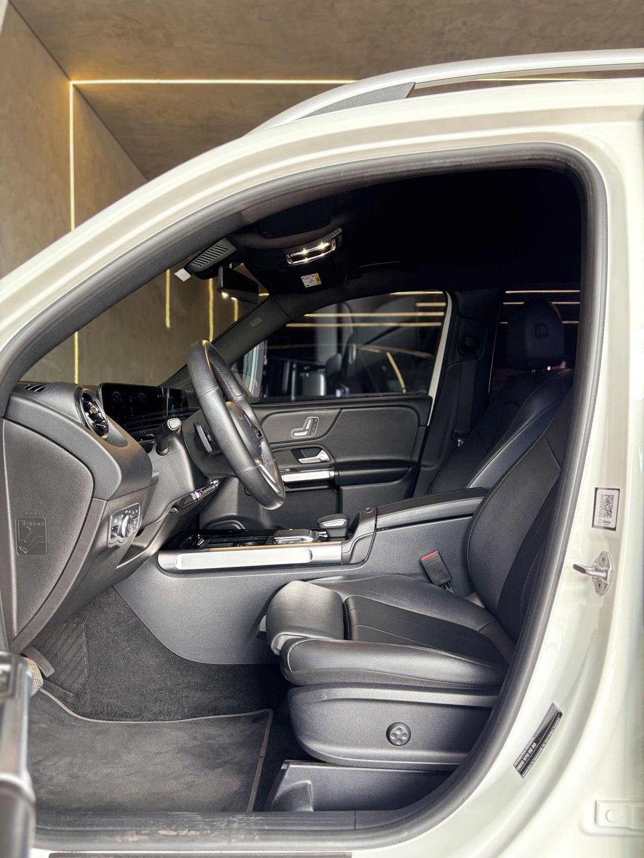 MERCEDES-BENZ GLB 200 - Foto