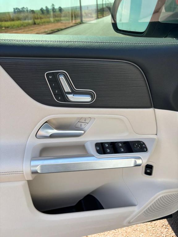 MERCEDES-BENZ GLB 200 - Foto