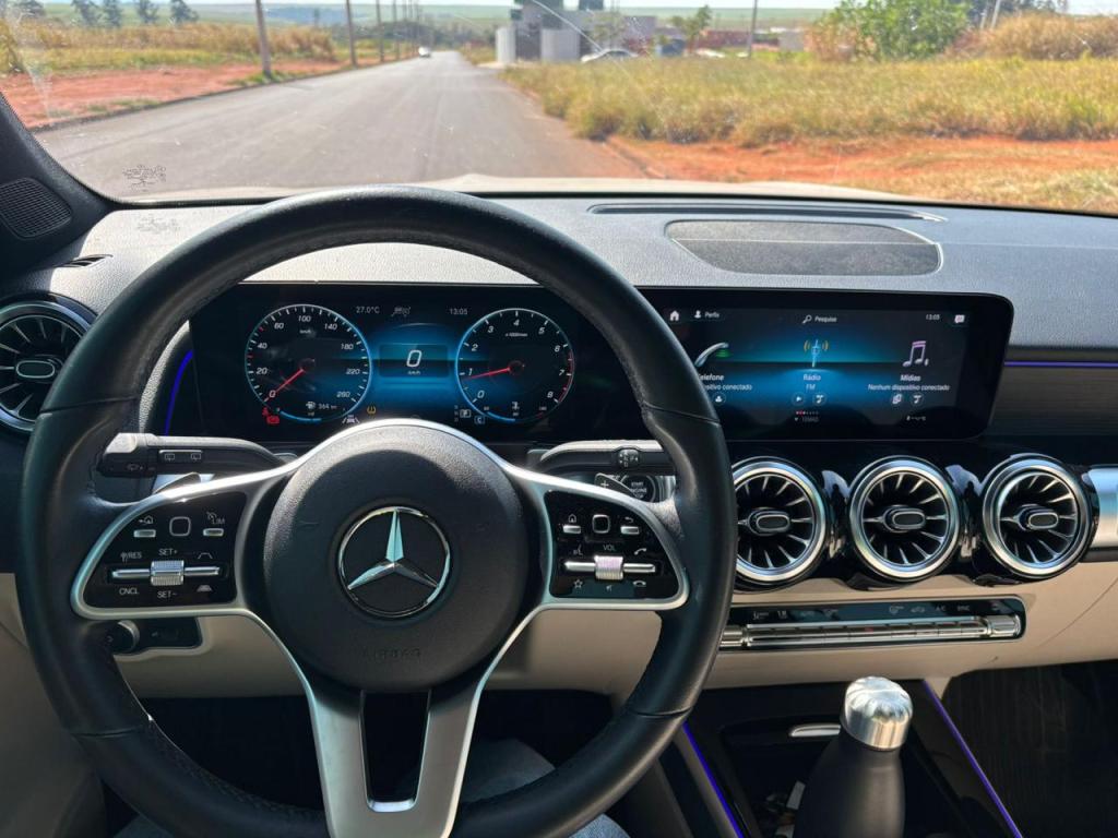 MERCEDES-BENZ GLB 200 - Foto