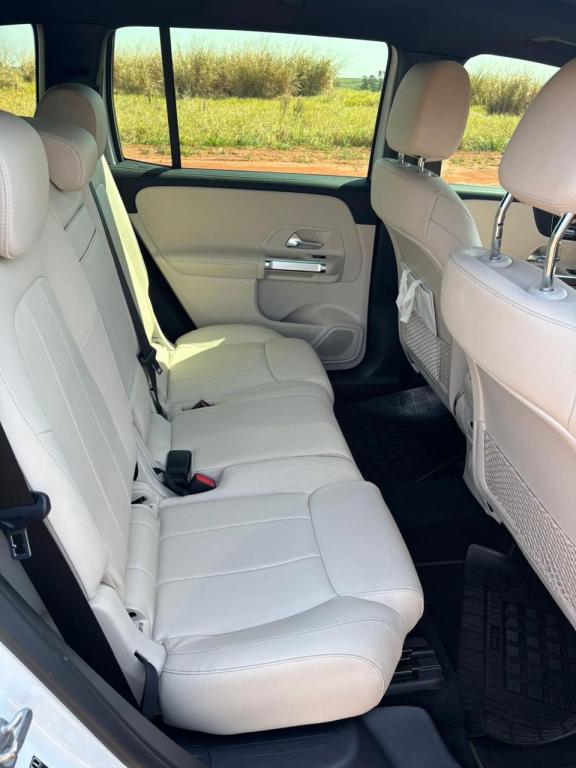 MERCEDES-BENZ GLB 200 - Foto