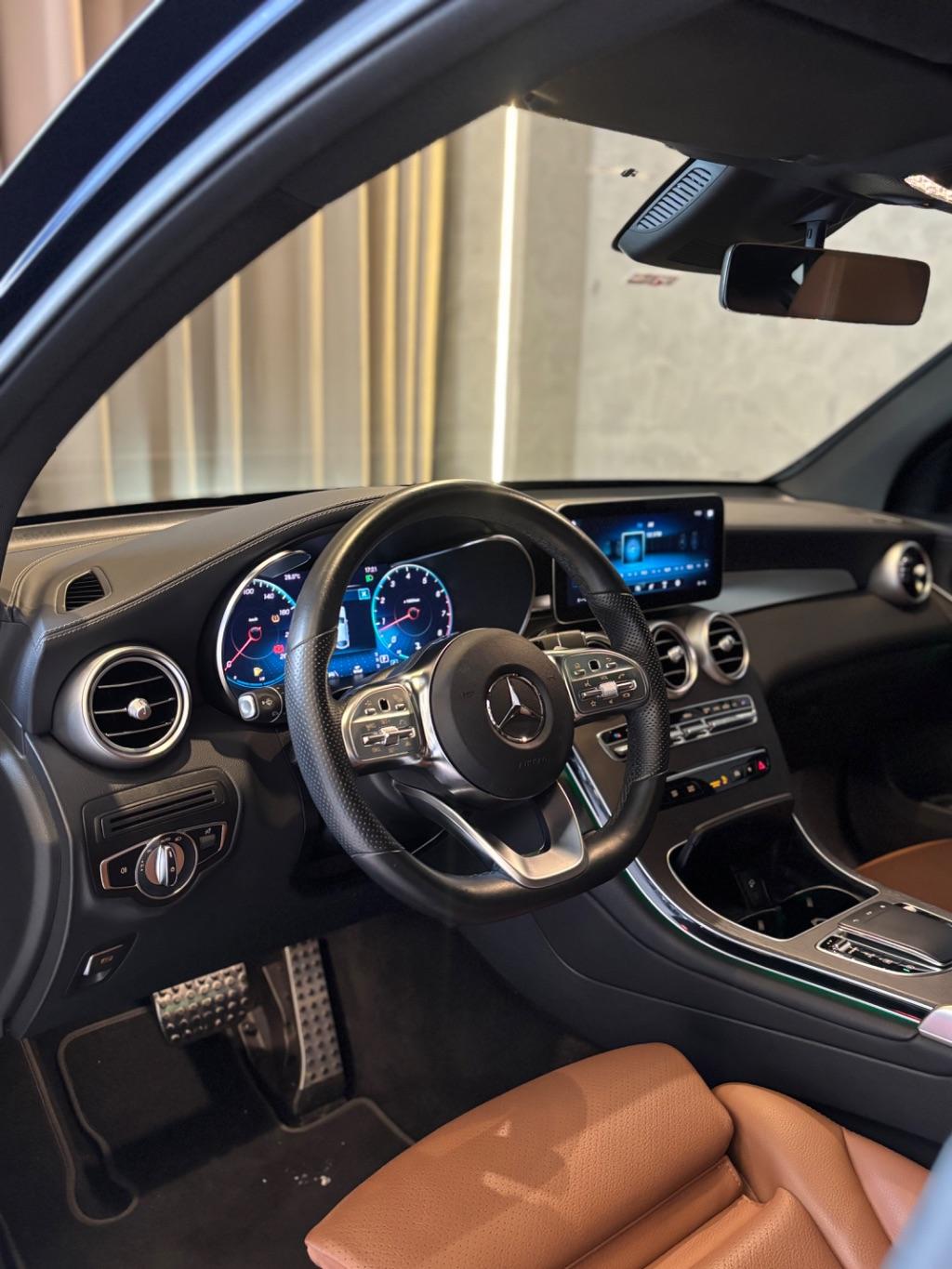 MERCEDES-BENZ GLC 300 - Foto