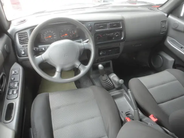 MITSUBISHI L 200 - Foto
