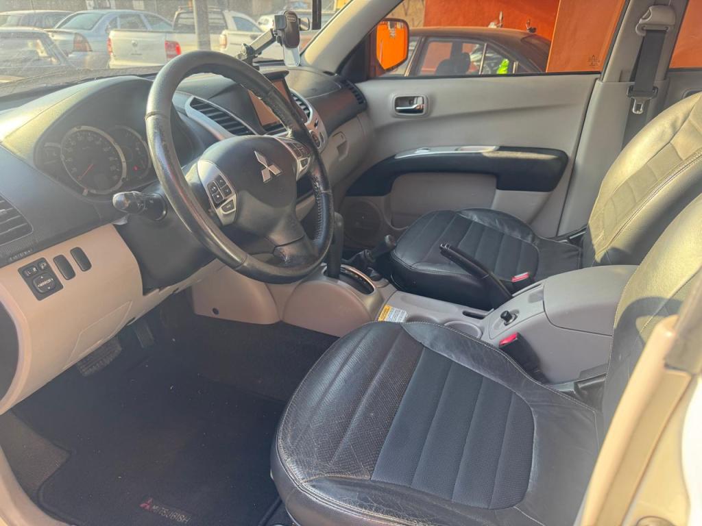 MITSUBISHI L 200 - Foto