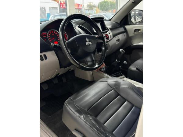 MITSUBISHI L 200 Triton - Foto