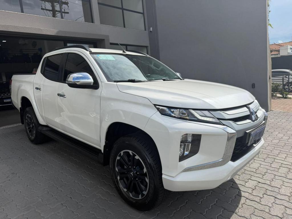 MITSUBISHI L 200 Triton