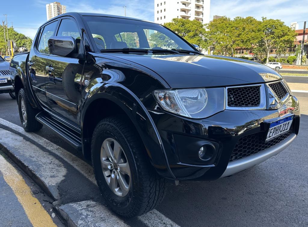 MITSUBISHI L 200 Triton