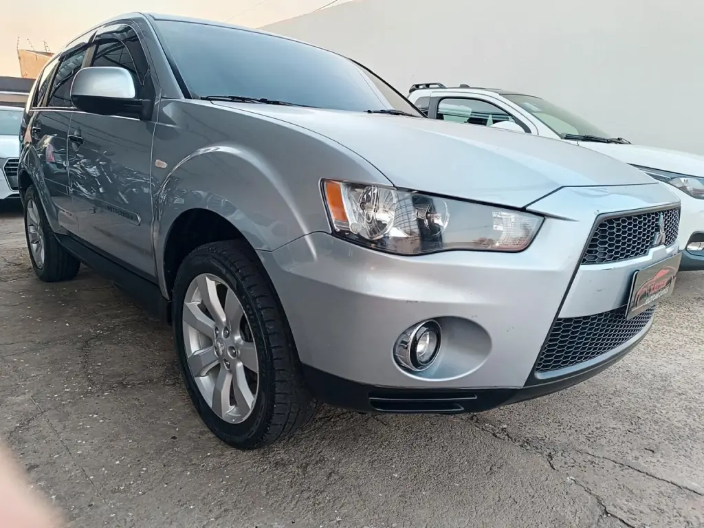 MITSUBISHI Outlander - Foto