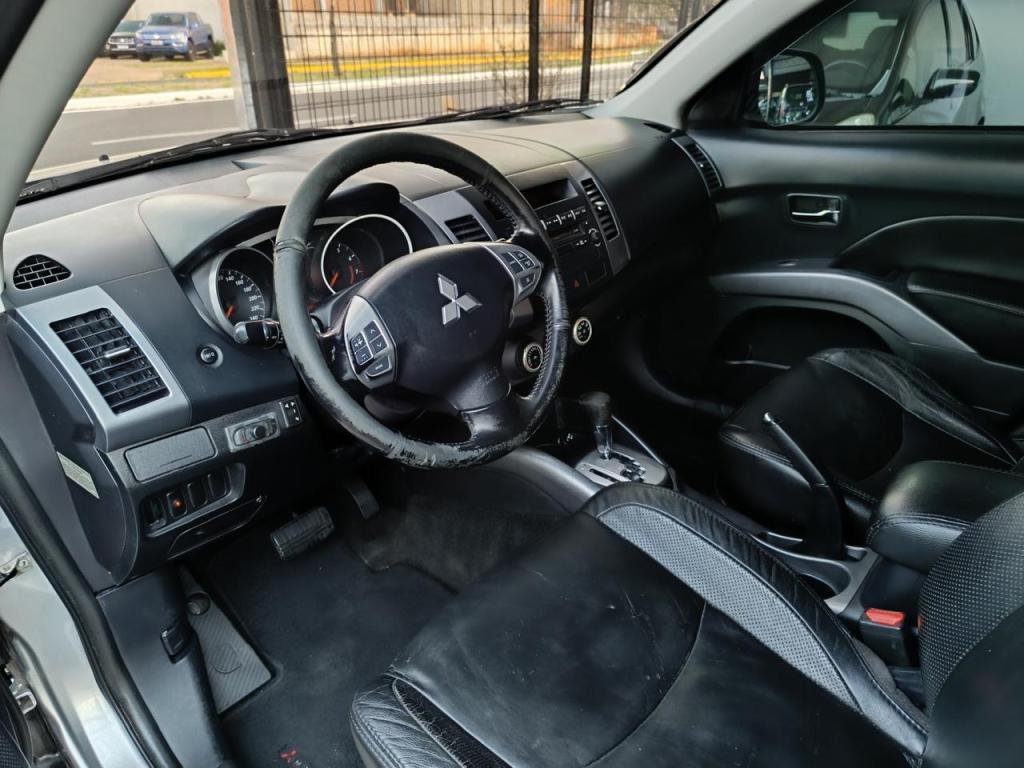 MITSUBISHI Outlander - Foto