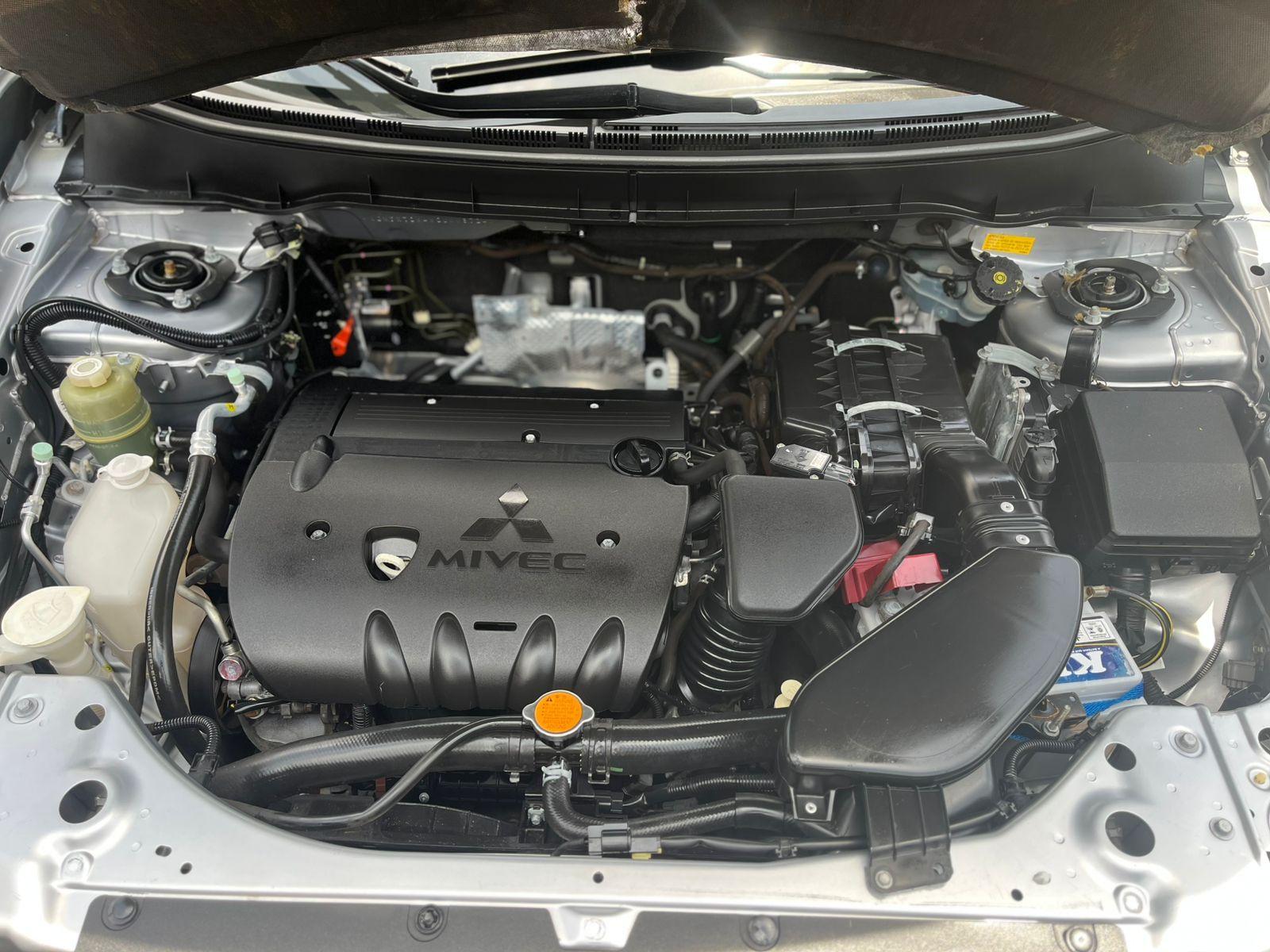 MITSUBISHI Outlander - Foto