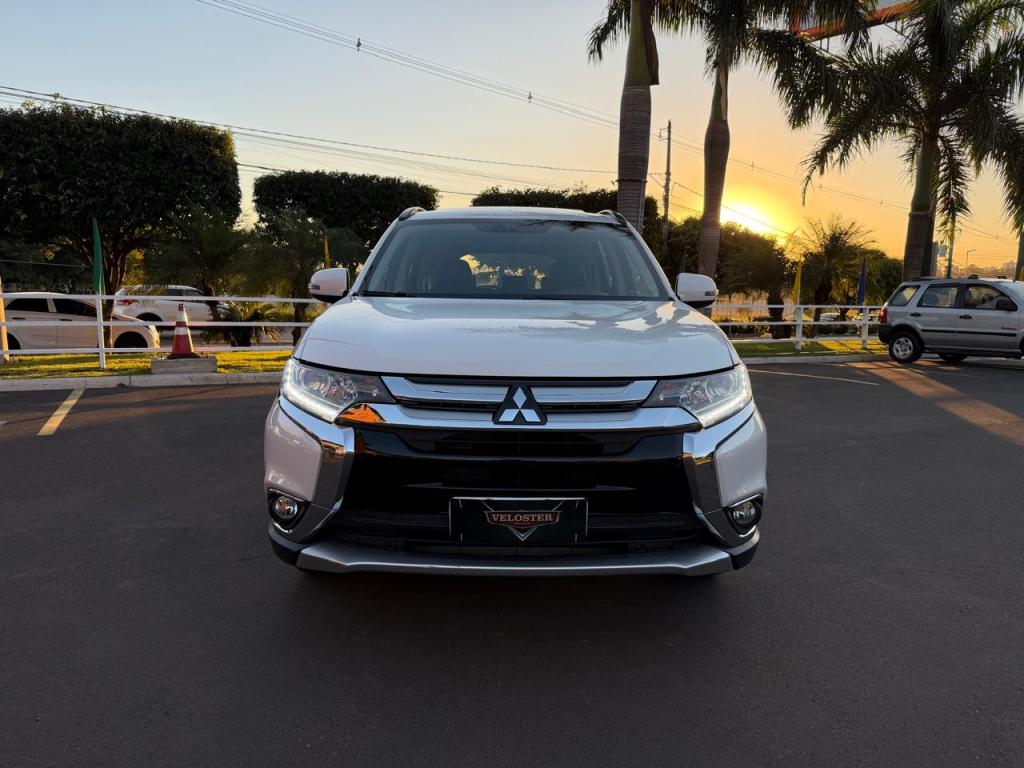 MITSUBISHI Outlander - Foto