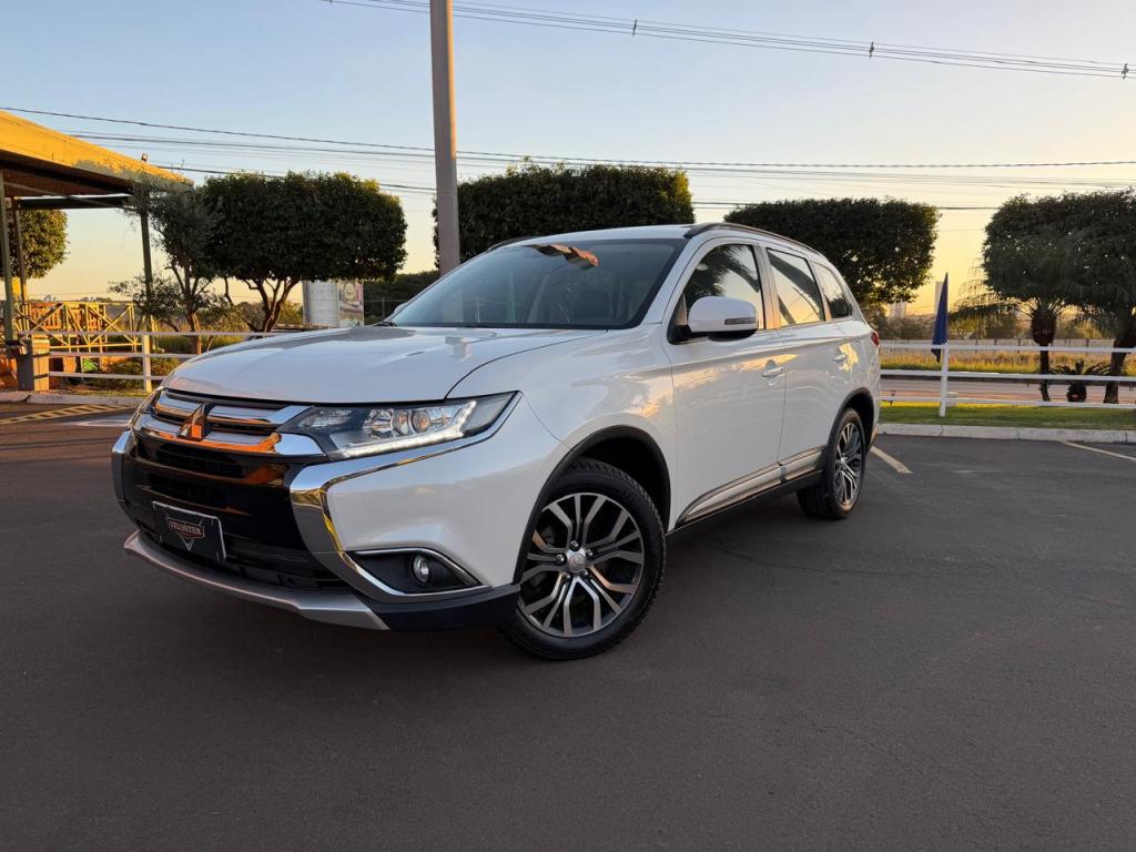 MITSUBISHI Outlander - Foto